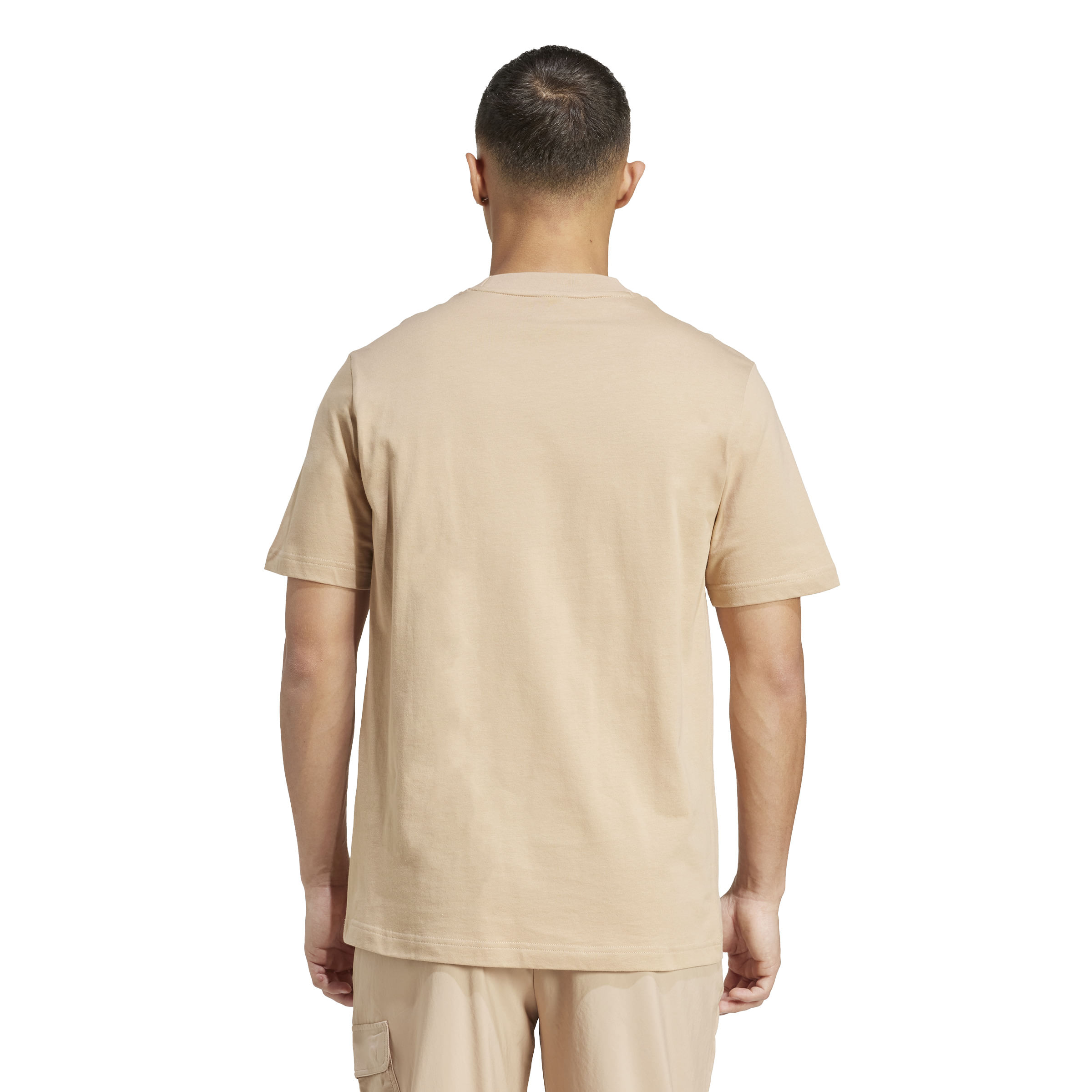 Camiseta Adidas bege destacando tecido e design
